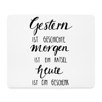 Gestern ist Geschiche... Heute ein Geschenk! - Mousepad (Querformat) - Weiß - Vorne