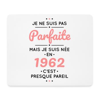 Anniversaire 60 ans - Pas parfaite née en 1962 - Tapis de souris (format paysage) - blanc - Devant