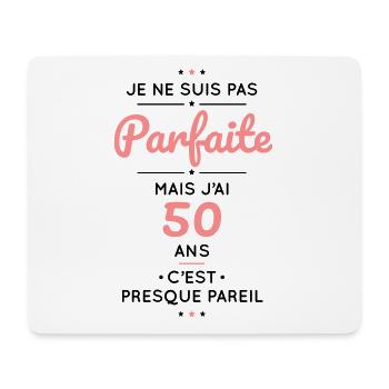 Anniversaire 50 ans - Pas parfaite mais 50 ans - Tapis de souris (format paysage) - blanc - Devant