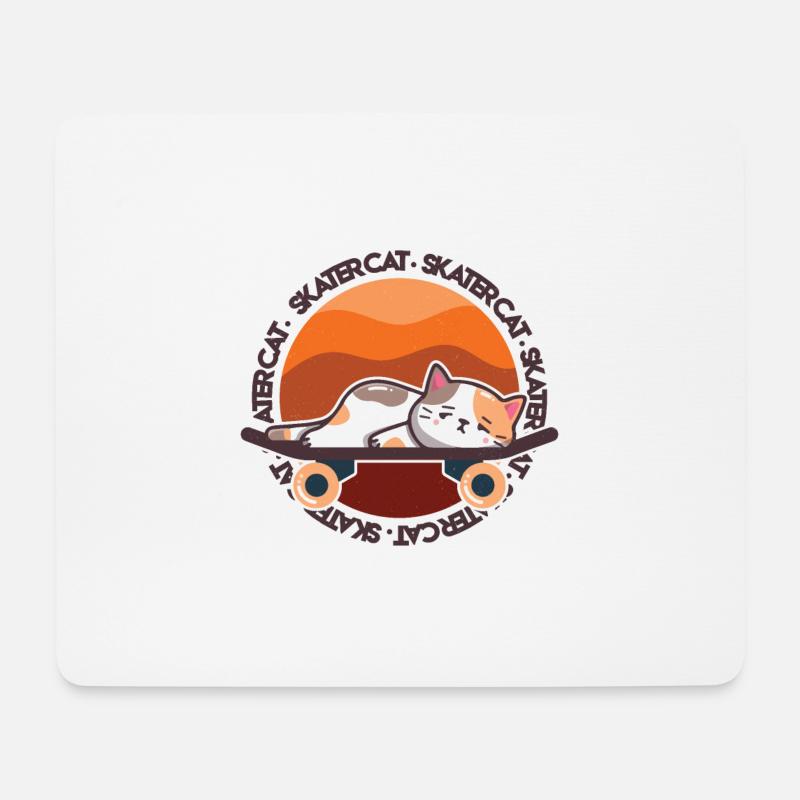 Süße Katze liegt müde auf Skateboard - Mousepad (Querformat) - Weiß