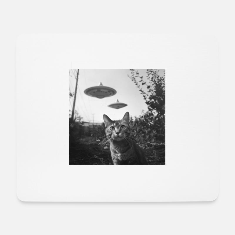 Cat Selfie with UFO Weird 50s Photo 2 - Mousepad (Querformat) - Weiß