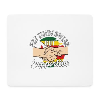 Pas zimbabwéen mais un voyageur de campagne solidaire - Tapis de souris (format paysage) - blanc - Devant