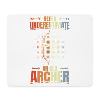 Unterschätze nie alte Bogenschützen - Mousepad (Querformat) - Weiß - Vorne