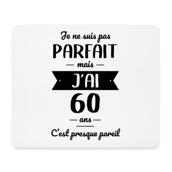 Anniversaire 60 ans - Pas parfait mais j'ai 60 ans - Tapis de souris (format paysage) - blanc - Devant