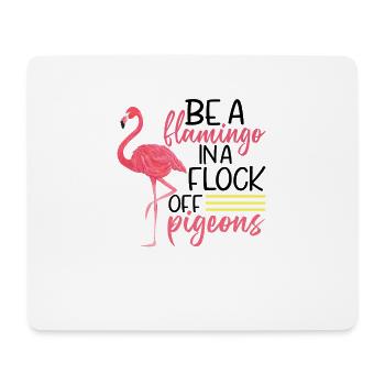 Sei ein Flamingo und eine Herde von Tauben - Mousepad (Querformat) - Weiß - Vorne