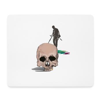 Schatzsucher findet Totenschädel mit Goldzahn - Mousepad (Querformat) - Weiß - Vorne