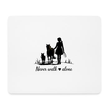 Ne marchez jamais seul – Cheval, fille et chien - Tapis de souris (format paysage) - blanc - Devant