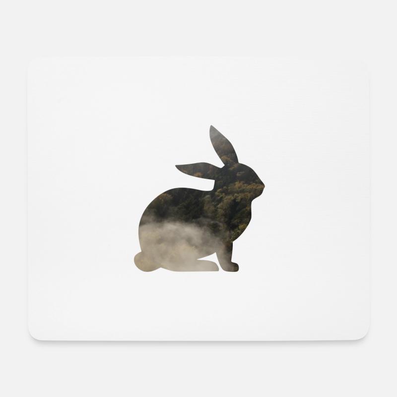 Hase in Silhouette mit Wald und Nebel - Mousepad (Querformat) - Weiß