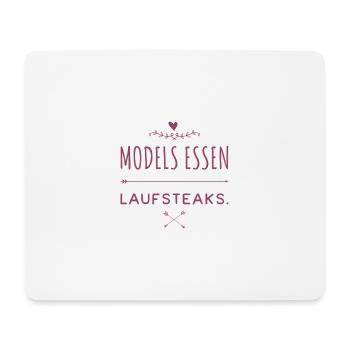 Models essen Laufsteaks --- Neues, tolles T-Shirt - Mousepad (Querformat) - Weiß - Vorne