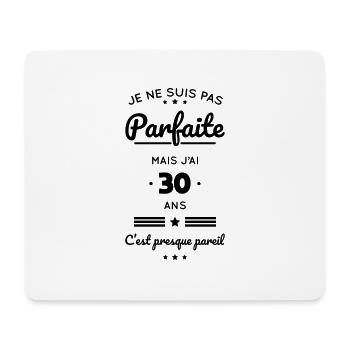 Anniversaire 30 ans - Pas parfaite mais 30 ans - Tapis de souris (format paysage) - blanc - Devant