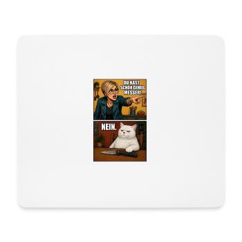 Küchenkonfrontation: Mutige Chefin vs Katze - Mousepad (Querformat) - Weiß - Vorne