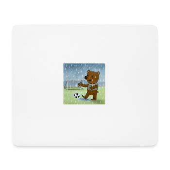 L’ours joue au football sous la pluie - Tapis de souris (format paysage) - blanc - Devant