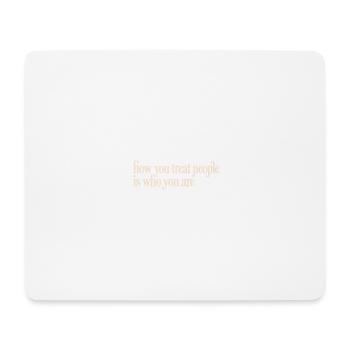 Freundlichkeit definiert Charakter – Freundlichkeitszitat. - Mousepad (Querformat) - Weiß - Vorne