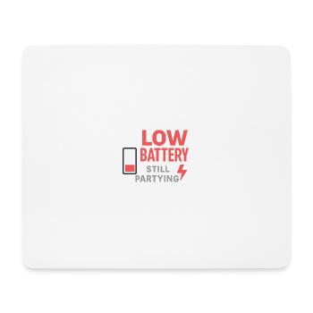 Niedriger Akku, immer noch am Feiern - Mousepad (Querformat) - Weiß - Vorne