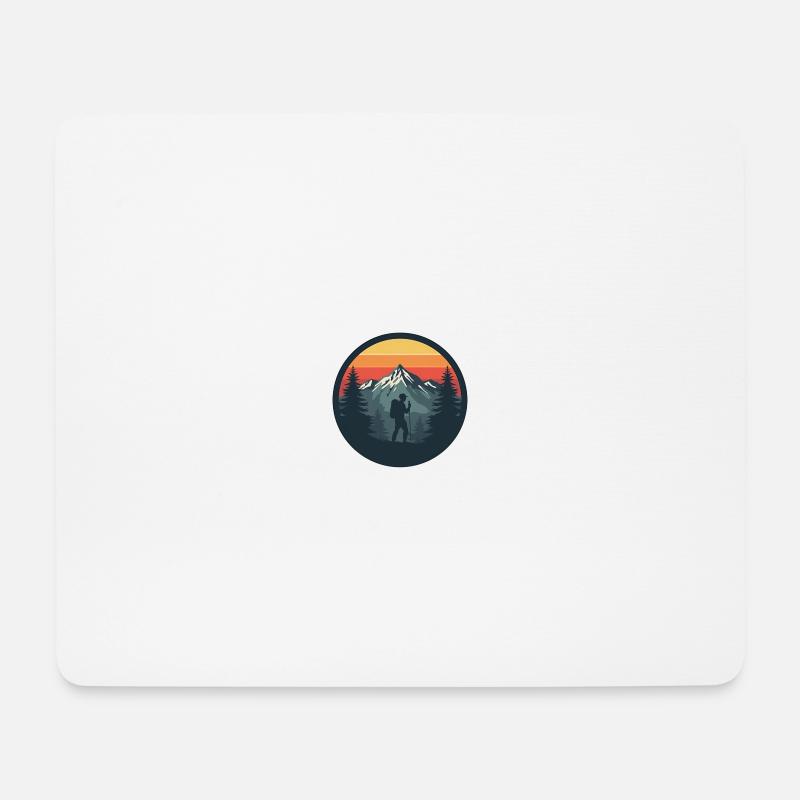 Abenteuerlicher Wanderer bei Sonnenuntergang - Mousepad (Querformat) - Weiß