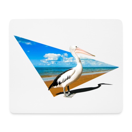 Pelikan am Strand mit dynamischer Form - Mousepad (Querformat)