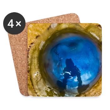 Blaue Qualle mit Reflexion auf Sand "Ich und mein Yelly - Untersetzer (4er-Set) - Weiß - Vorne