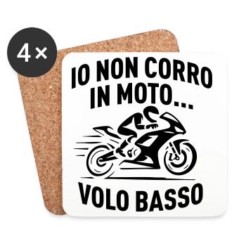 Motorrad T-Shirt – "Ich fahre keine Motorradrennen, ich fliege tief" - Untersetzer (4er-Set) - Weiß - Vorne