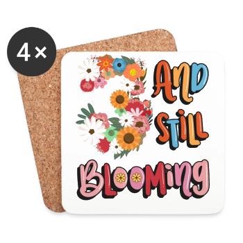 3 Und Immer Noch Blühende Mädchen Blumige 3. - Untersetzer (4er-Set) - Weiß - Vorne