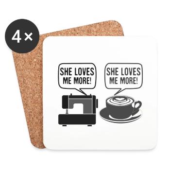 Cadeau d’humour de couture Elle m’aime plus coudre - Dessous de verre (lot de 4) - blanc - Devant
