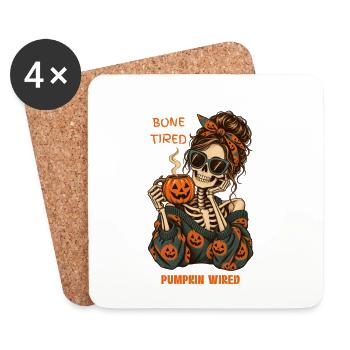 Knochenmüde, mit Kürbis verdrahtetes Halloween-Skelett - Untersetzer (4er-Set) - Weiß - Vorne