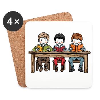 Drei Jungen am Tisch lesen ein Buch – Freundschaft - Untersetzer (4er-Set) - Weiß - Vorne