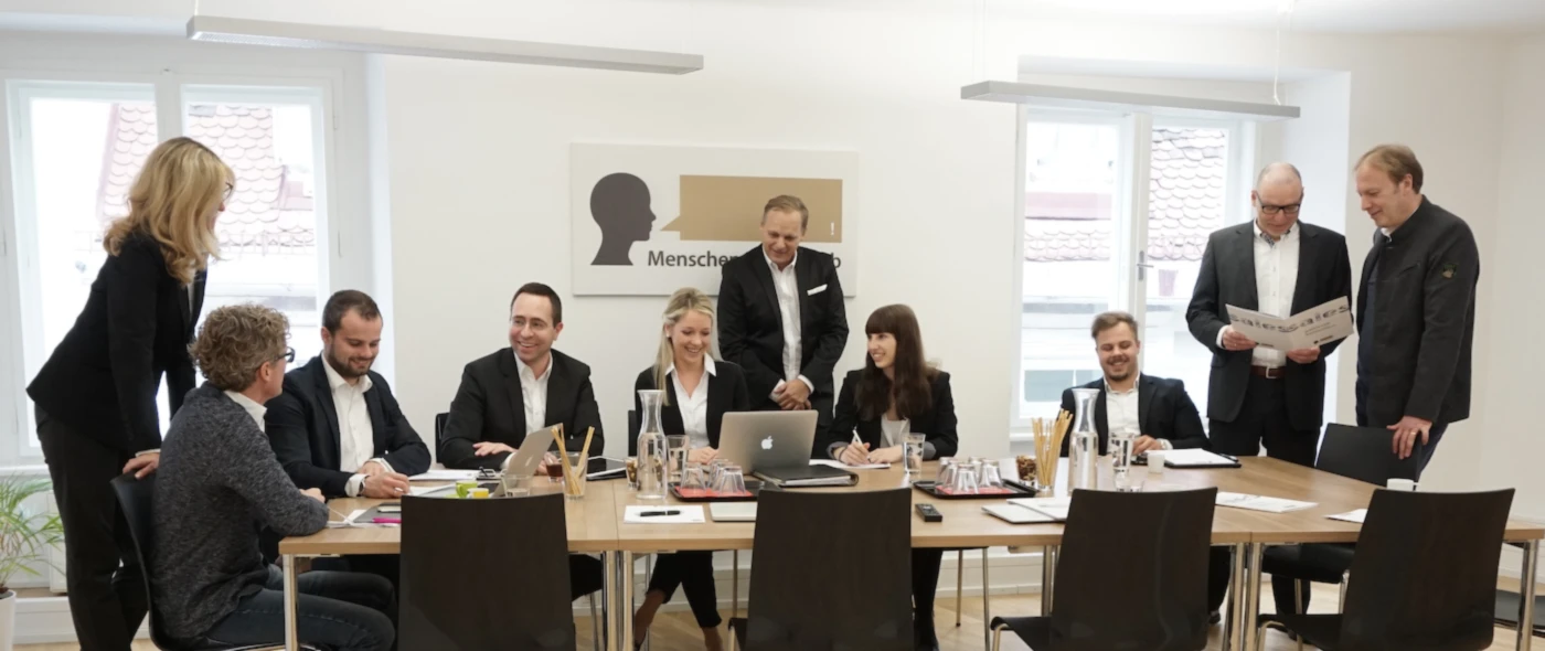 Bannerbild von Menschen im Vertrieb